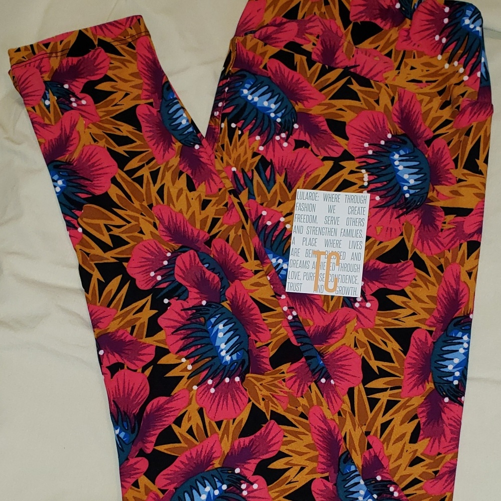 LULAROE TC VENUS FLYTRAP LEGGINGS